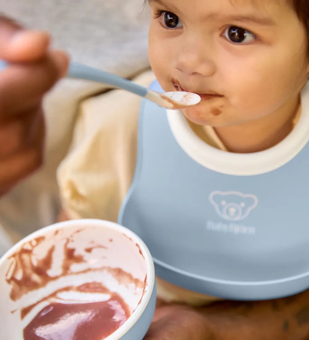BabyBjörn Spisesæt|Hagesmække>Spisesæt - 3 Dele - Pastelblå