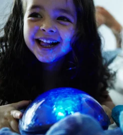 Cloud-B Fritstående Lamper>Natlampe m. Lyd - Tranquil - 27 cm - Ocean Blue Havskild