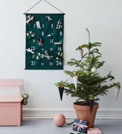 Design Letters Julekalender|Julekalender - 73 cm - Mørkegrøn