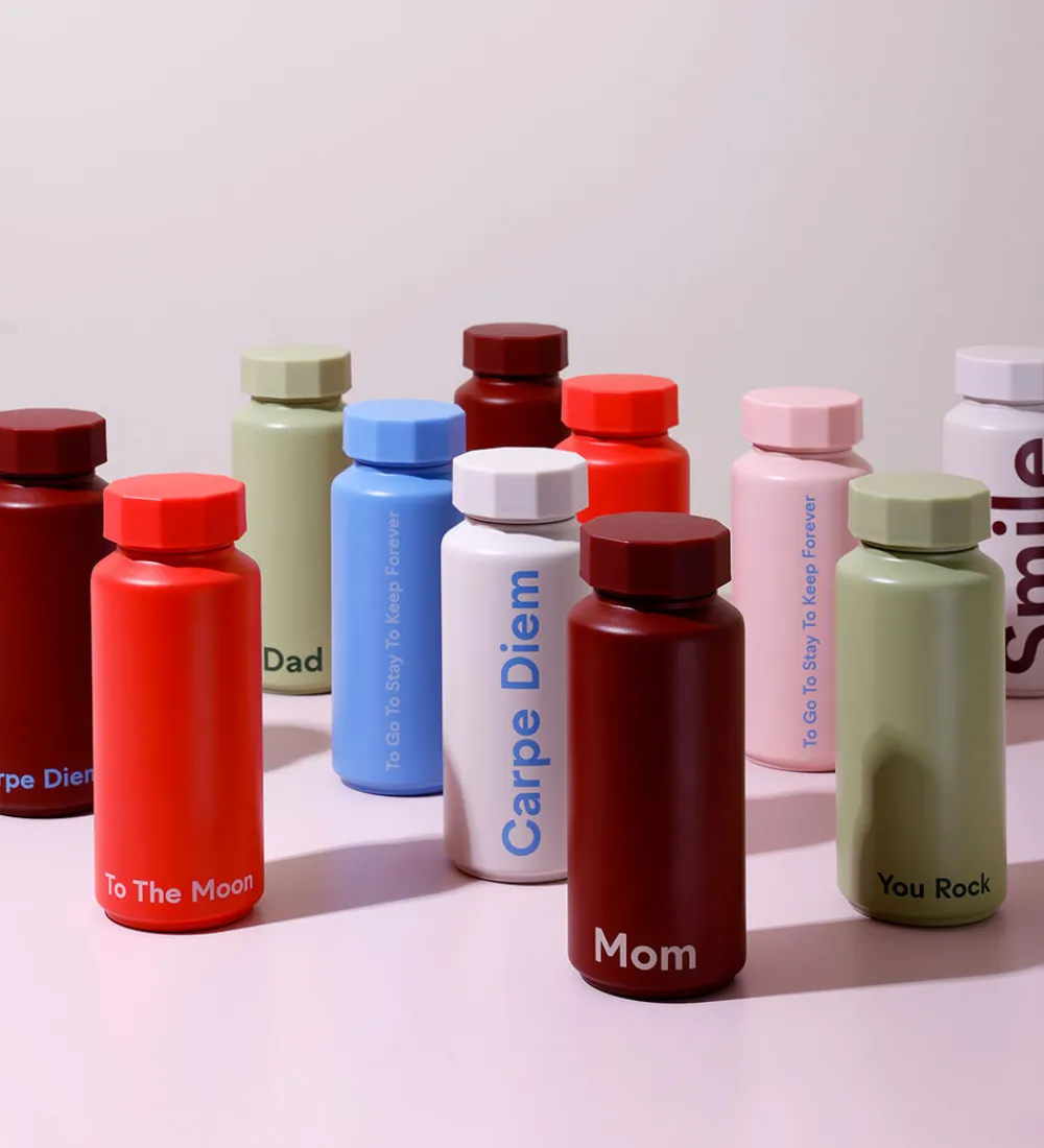 Design Letters Termoflasker|Spisetid|Termoflaske - 500 ml - Mom - Syrrah Burgundy