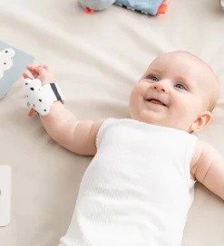 Done by Deer Gribelegetøj|Håndledsranglesæt - 2-pak - Happy Clouds - Blå