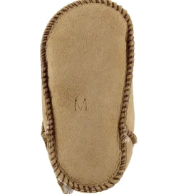 En Fant Skindfutter><noscript><img width=