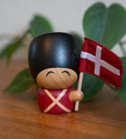 FableWood Pyntefigurer|Garder - Frederik - 7,5 cm - Natur/Rød/Sort