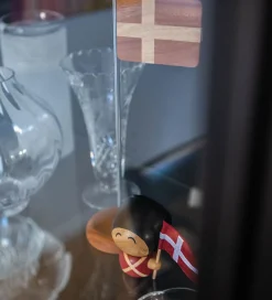 FableWood Pyntefigurer|Garder - Frederik - 7,5 cm - Natur/Rød/Sort