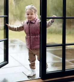 Børn Hust and Claire Dunveste Og Dyneveste><noscript><img width=