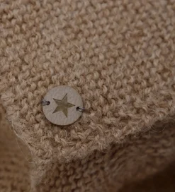 Børn Huttelihut Babyhjelme|Babyhjelm m. Kvast - Alpakauld - Strik - Camel Melang