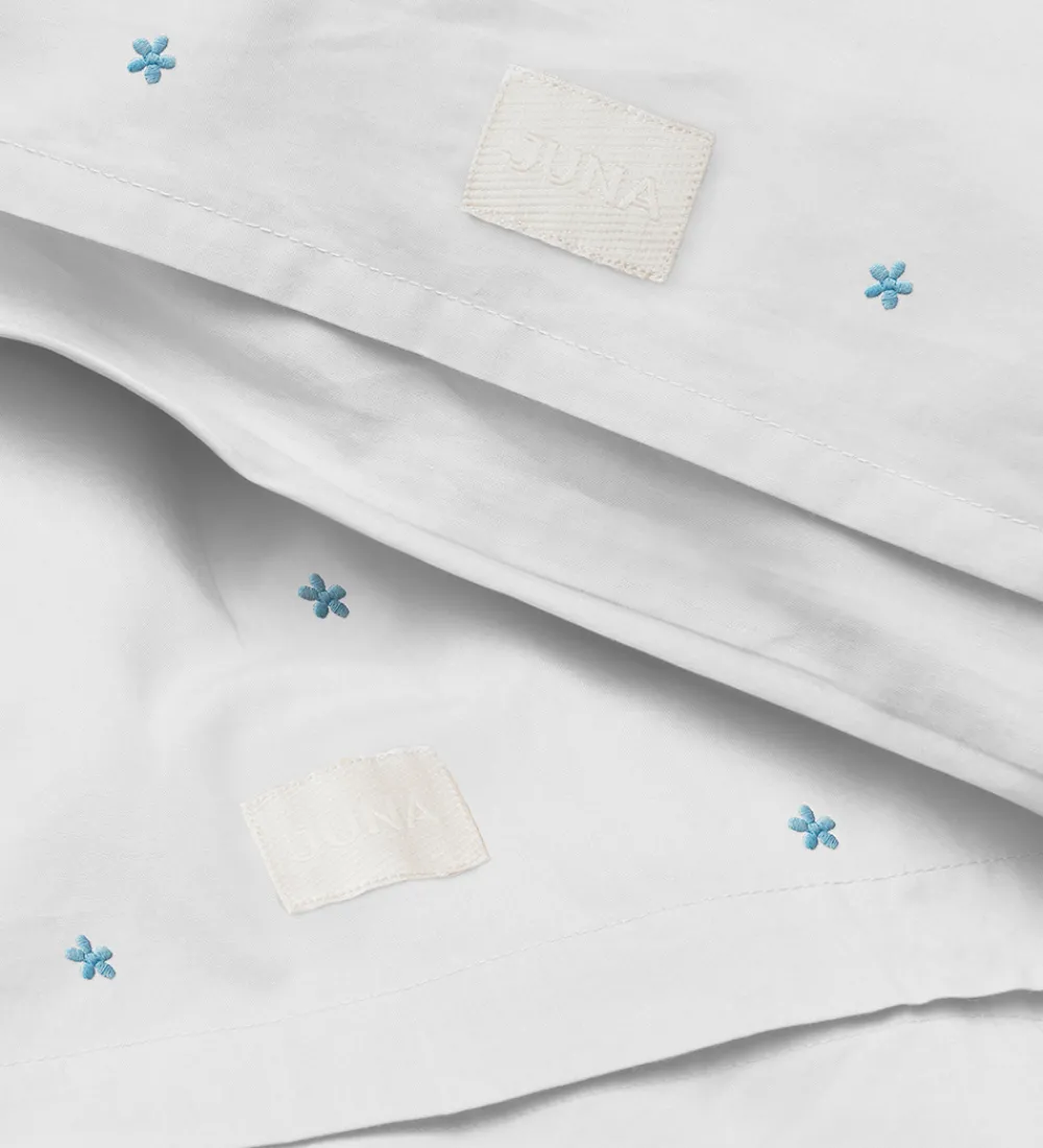 Juna Sengetøj>Sengetøj - Daisy - Baby - Hvid/ Lyseblå