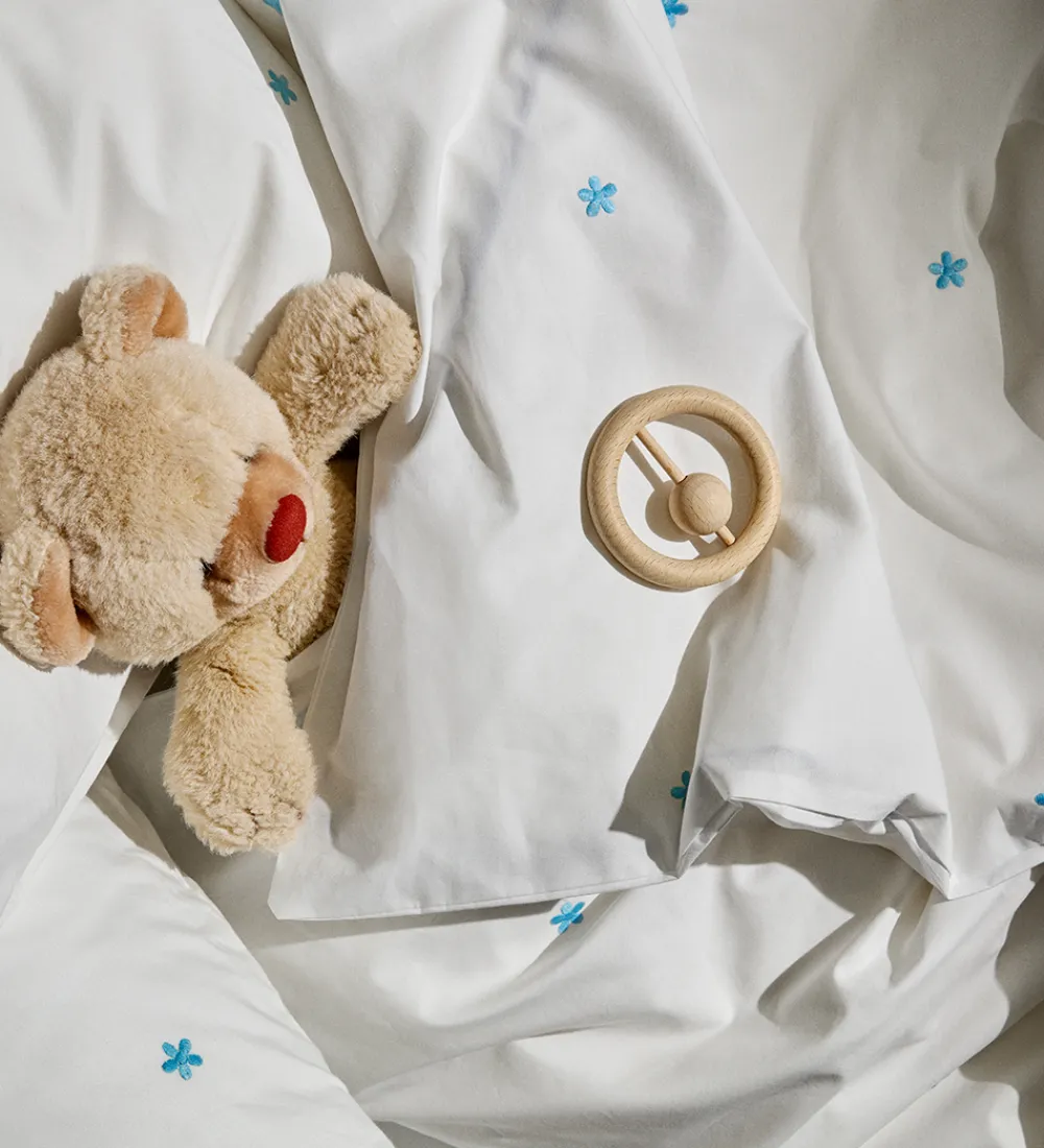 Juna Sengetøj>Sengetøj - Daisy - Baby - Hvid/ Lyseblå