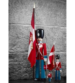 Kay Bojesen Pyntefigurer></noscript>Træfigur - Fanebærer - Mellem - Rød/Blå/Hvid