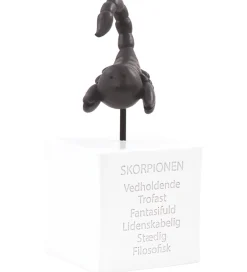 Kids by Friis Sparegrise>Sparebøsse - 6x6x14 cm - Skorpionen