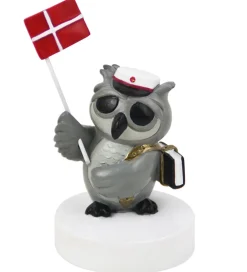 Kids by Friis Pyntefigurer>Ugle m. Bog Og Flag - Rød