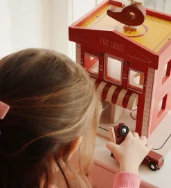 Konges Sløjd Trælegetøj></noscript>Brandstation - Træ - Multi