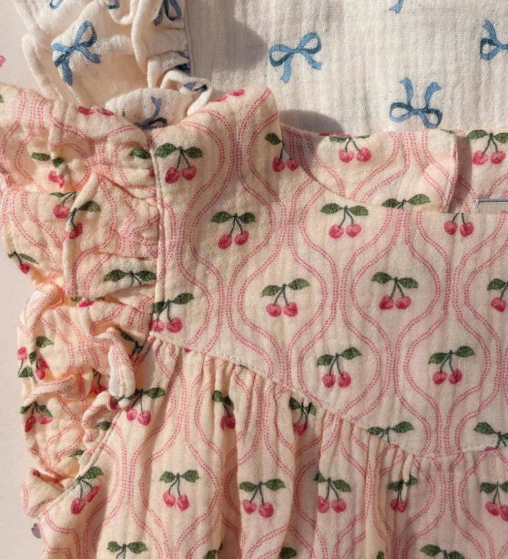 Børn Konges Sløjd Sommerdragter>Sommerdragt - Musselin - Coco - Cherry Pink Motif