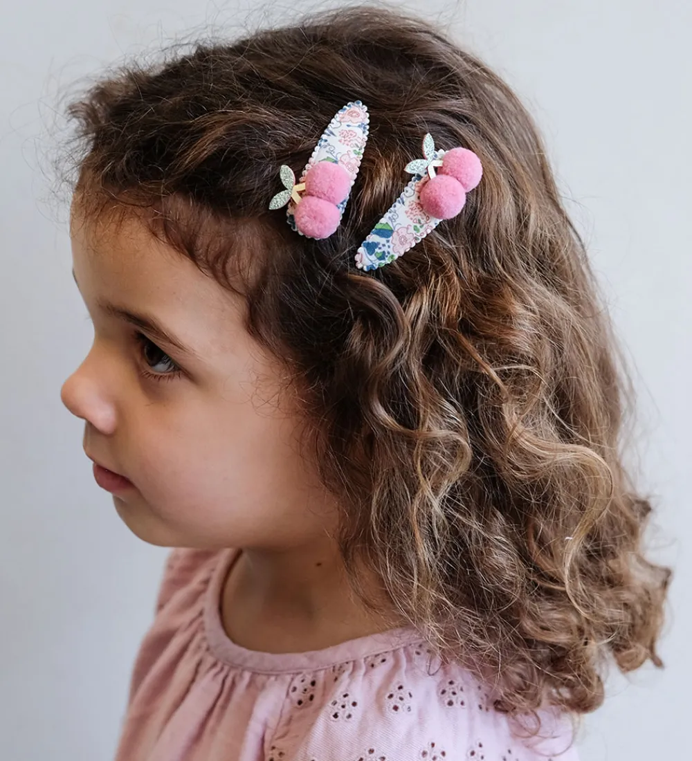 Mimi & Lula Hårspænder>Hårspænder - 2-pak - 5 cm - Floral Pom Pom Cherries