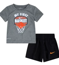 Nike Gymnastiktøj>Shortssæt - T-shirt/Shorts - My First Basket - Sort/Grå