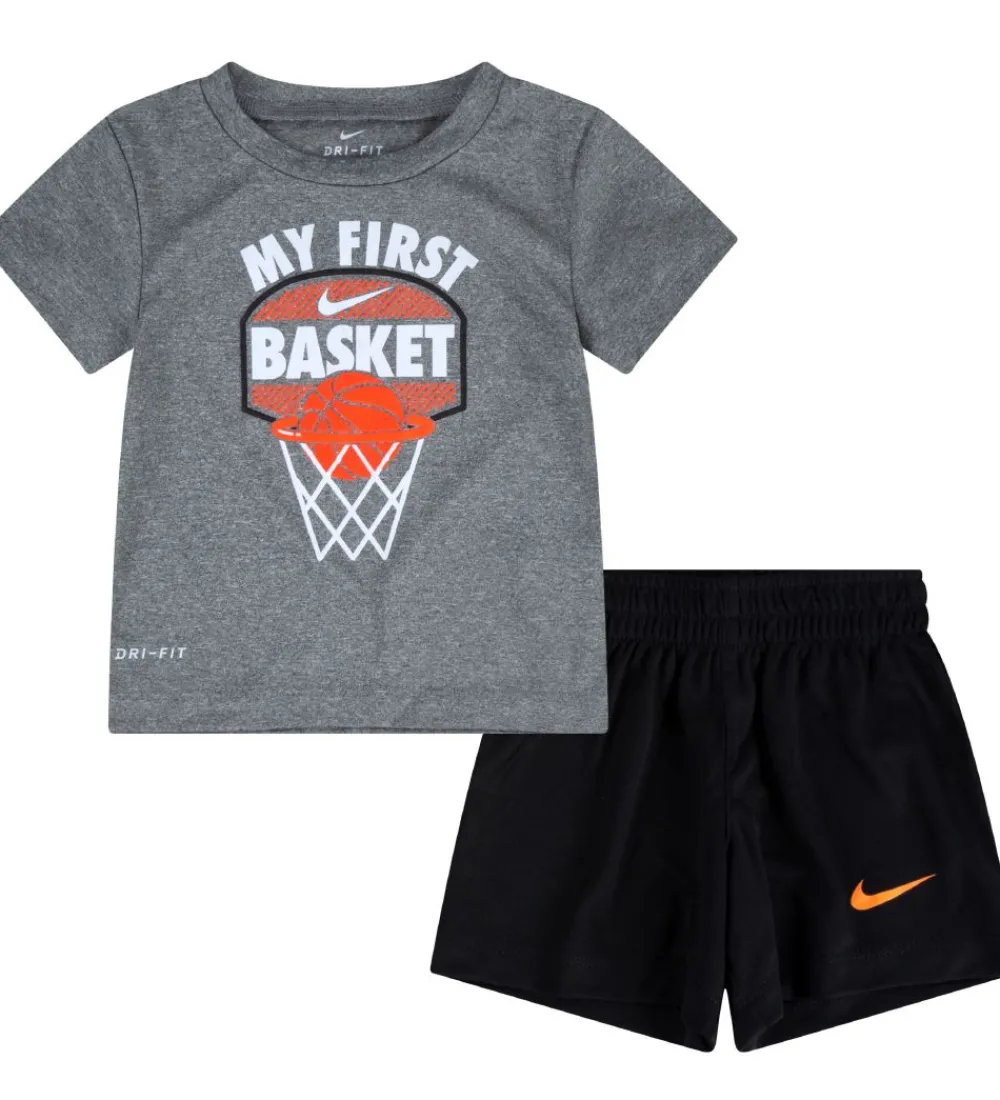 Nike Gymnastiktøj>Shortssæt - T-shirt/Shorts - My First Basket - Sort/Grå