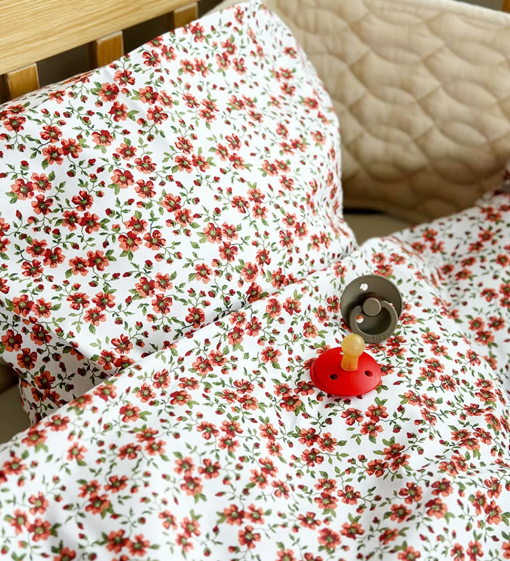 Nørgaard Madsens Sovetid|Sengetøj|Sengetøj - Junior - Hvid m. Røde Blomster