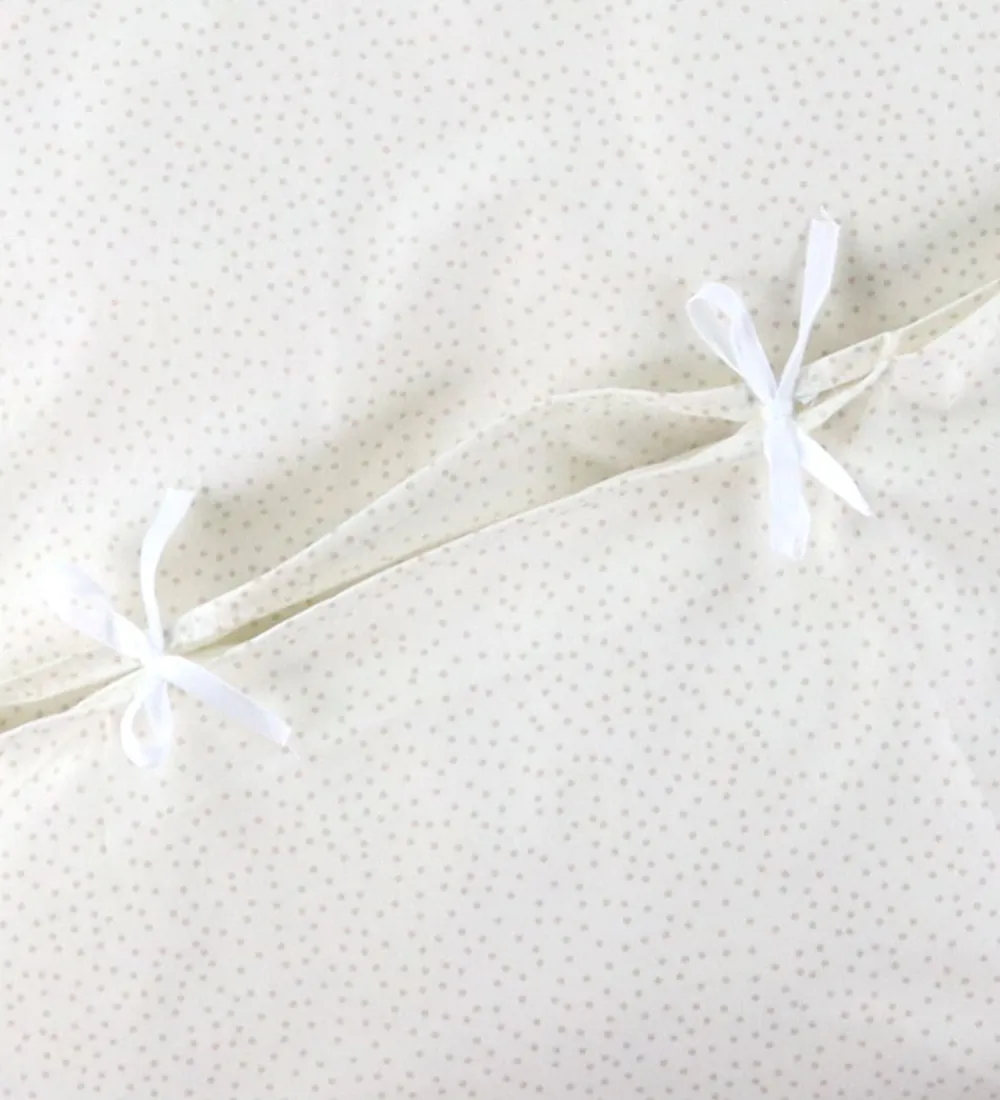 Nørgaard Madsens Sengetøj|Sengetøj - Voksen - Off White m. Beige Prikker