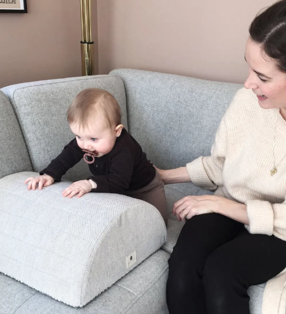 Pine Cone Tumledyr|Motorisk Legetøj|Tumlemøbel - 17,5x45x35 cm - Moon - Happy Play - Sand