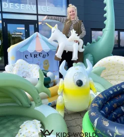 SunnyLife Strandlegetøj|Badedyr>Oppustelig Sprinkler - 50x70 cm - Monty The Monster