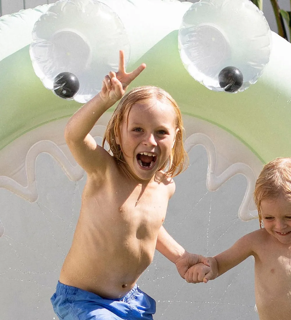SunnyLife Badedyr>Oppustelig Sprinkler - 170x165 cm - Monty The Monster